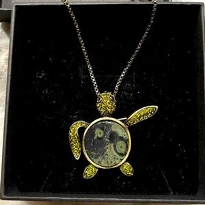 Vintage “Butler” turtle necklace